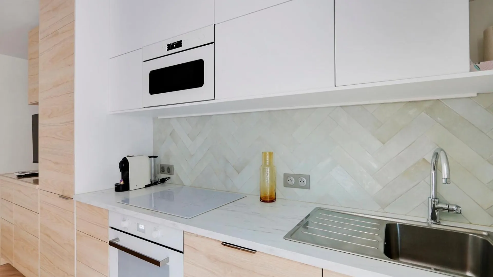 Charmant 3 Pieces Contemporain Avec Balcon Ensoleille パリ 0*,