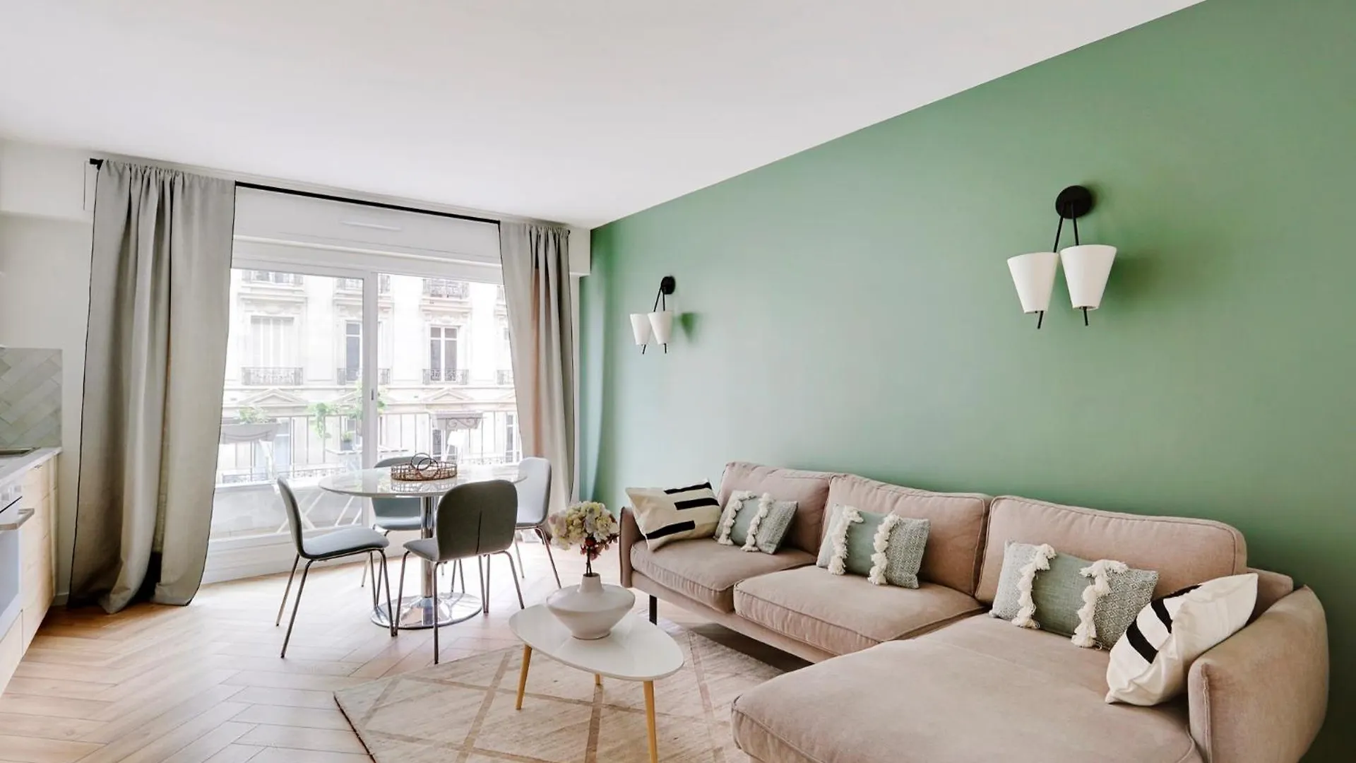 Charmant 3 Pieces Contemporain Avec Balcon Ensoleille Paris